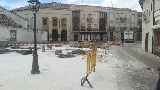 Adecuaci&oacute;n y mejora de la plaza Marqu&eacute;s de Santi